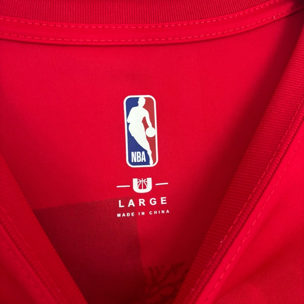 NBA Atlanta Hawks Trae Young #11 Short Sleeve Shirt Red Unisex Adult Size Large - Picture 3 of 5